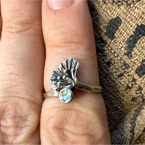 Sterling silver and abalone shell ring. - Picture 6 of 11